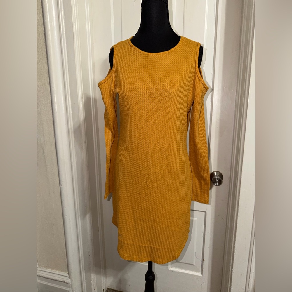 Women's size small Kristin Nicole‎ Yellow Cold Shoulder Knit Dress, casual, work